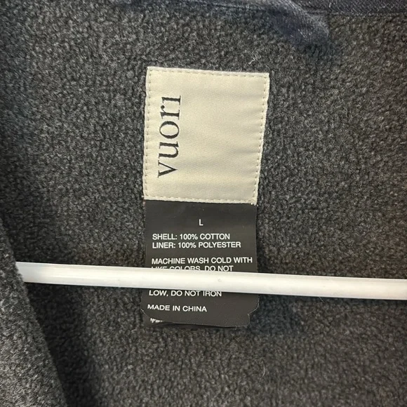 Navy Plaid Snap Shirt
Fleece lined
Two breast pockets
Two inner pockets - Picture 5 of 5